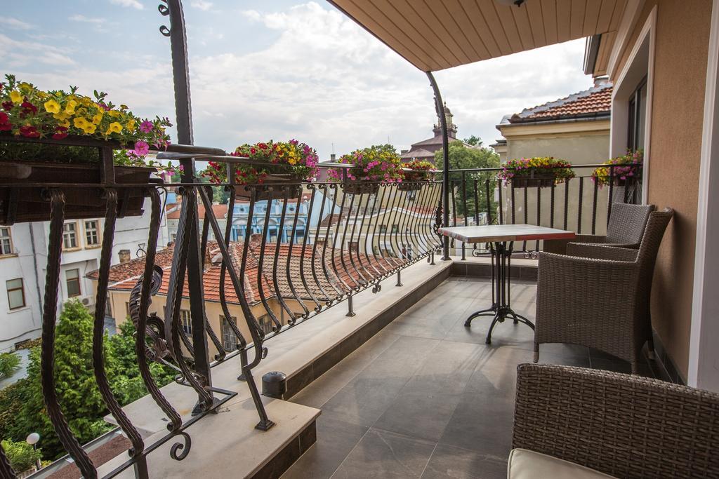 8 1/2 Art Guest House Plovdiv Chambre photo