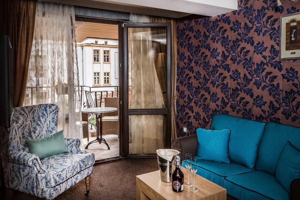 8 1/2 Art Guest House Plovdiv Extérieur photo