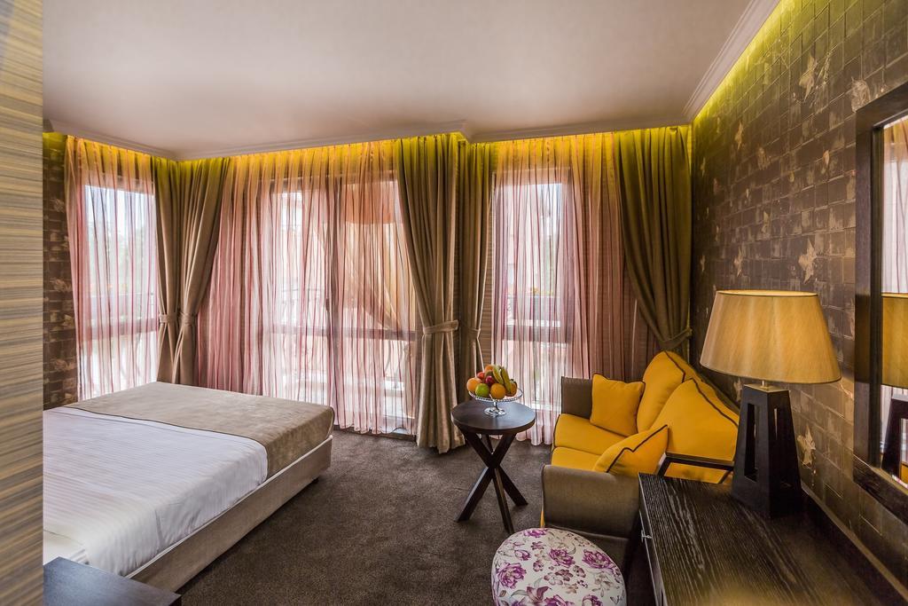 8 1/2 Art Guest House Plovdiv Chambre photo
