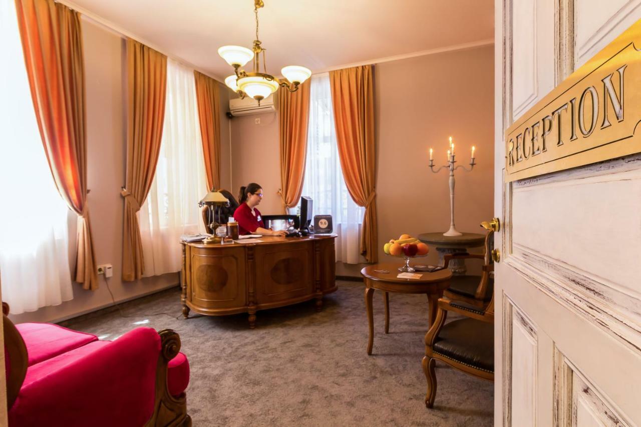 8 1/2 Art Guest House Plovdiv Extérieur photo
